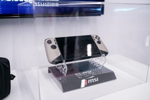 MSI Claw 8 AI Plus