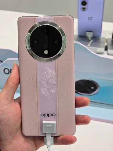 OPPO A3 Pro с камерой-«пуговицей» показали на инсайдерских фотографиях3