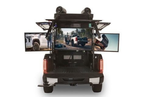 (вых+) Toyota представила кастомный пикап с ЖК-экранами Ultimate Tailgate Tundra [ФОТО]